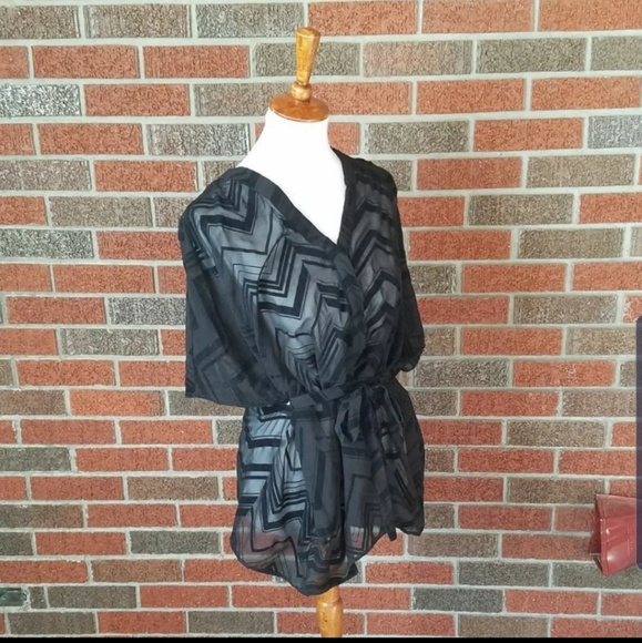 Tops - Picture 4 of 5